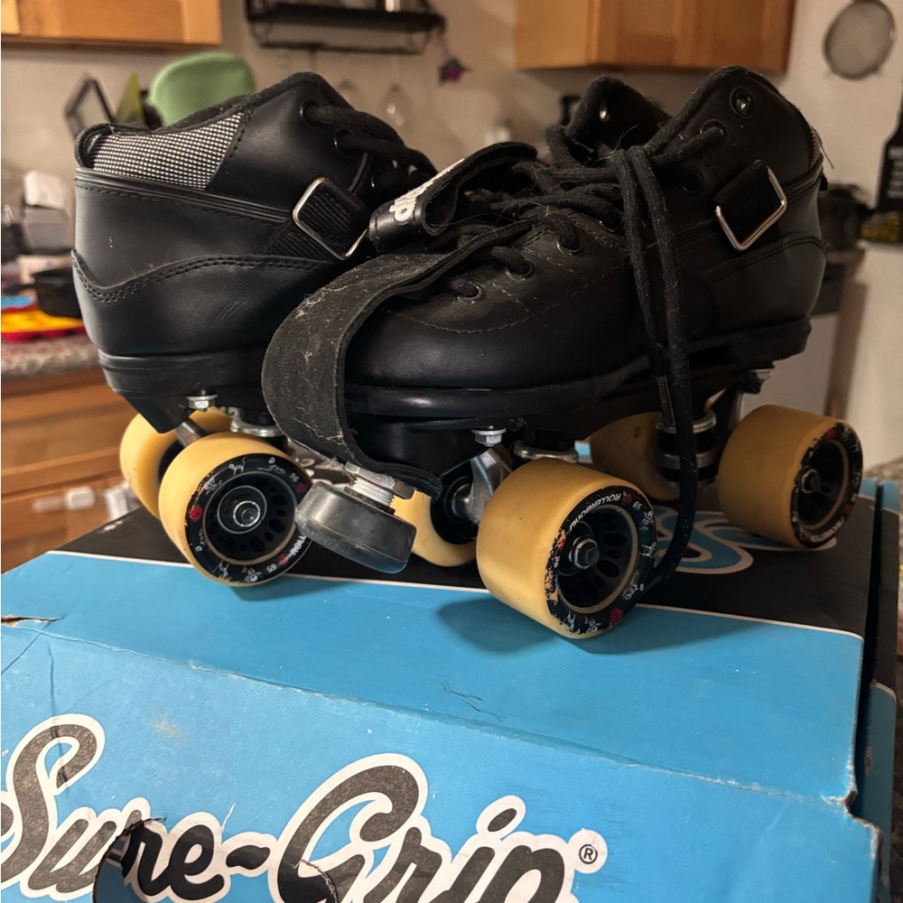 Reidell sure grip  Black roller derby skates and pads